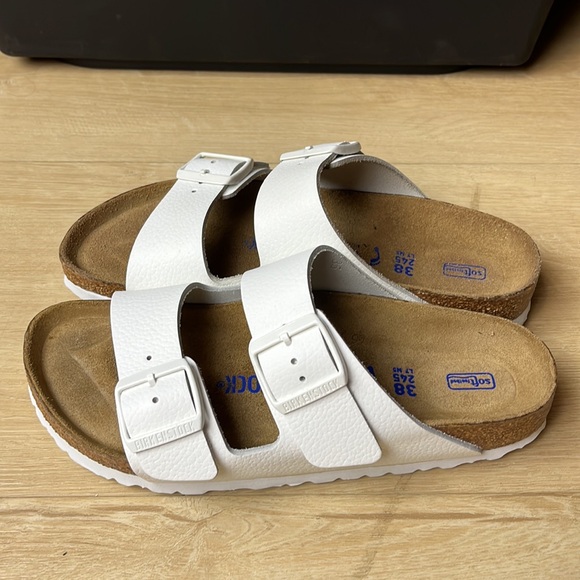 BIRKENSTOCK WOMEN'S ARIZONA SOFT FOOTBED WHITE LEATHER SANDAL, 7-7.5US / 38EU - Picture 6 of 8